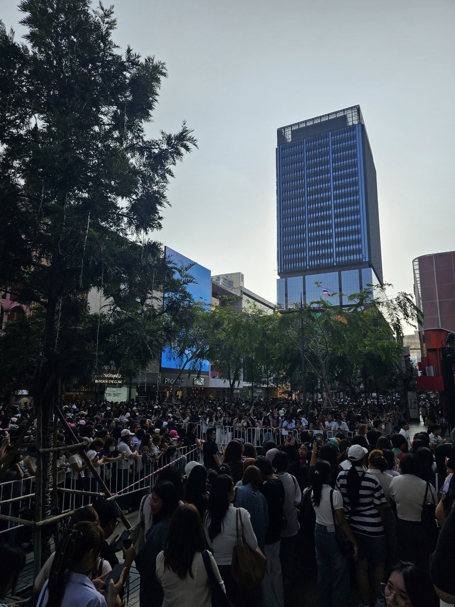 🌻*。𝕙σ𝕝𝕕 𝕚𝕥 𝕚𝕟 ♪ ༘✿*゚ tweet media