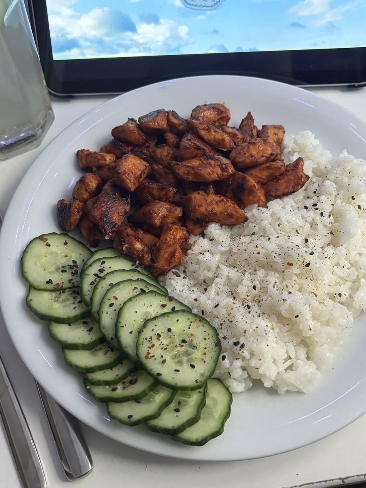 Como o Pinterest me vê? 

𖤐Snack
𖤐motivation
𖤐body inspo
𖤐meal inspo