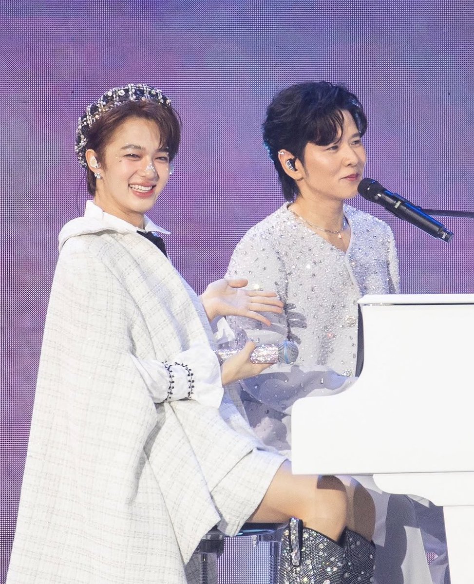 ทั้งพี่พอลคิมพี่โต๋ พูดเป็นทำนองเดียวกันหมดว่าลองแต่งแบบนี้เพราะนุเนว ชีทำพี่ผู้ชายในวงการเปิดใจติดเพชรติดแกลมมากี่รายแร้วคะ5555555555 ซิกเนเจ้อเค้าจิง