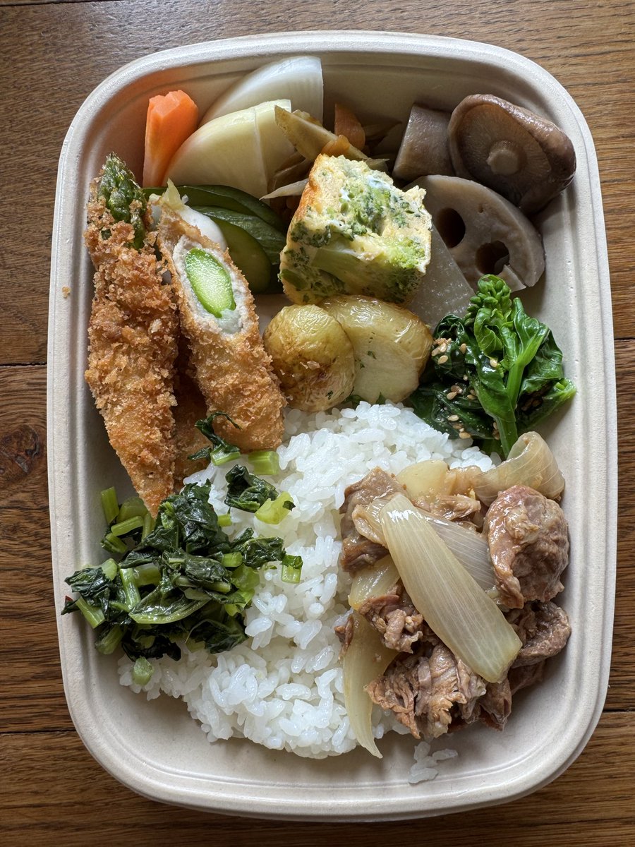 hitonamomo's tweet photo. #お弁当記録
ありがとうございました
アスパラの豚バラ巻きフライ
牛肉と新玉ねぎの煮込
きんぴらごぼう
根菜の煮物
小松菜の菜花ゴマ酢あえ
ブロッコリーのフリッタータ
新じゃがソテー
大根葉
糠漬け https://t.co/jtM346dQpn