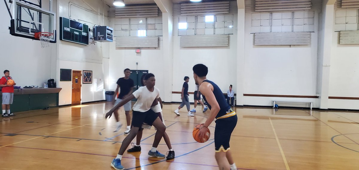 robertdiazii's tweet photo. Beast Practice when the D1s come back to help https://t.co/zl5PvpbqoP