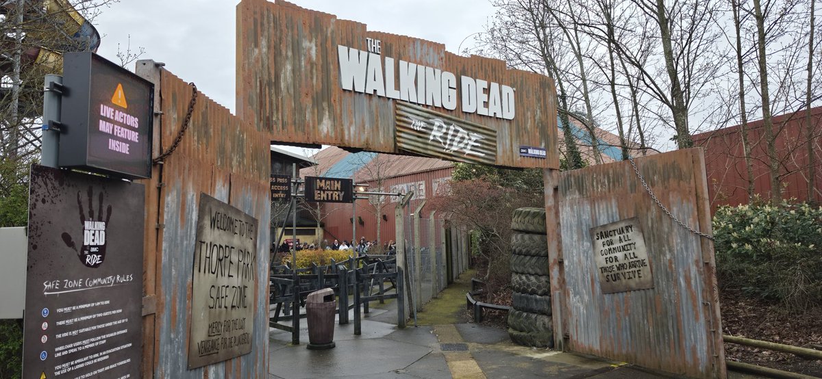 Theme Park Callum tweet media