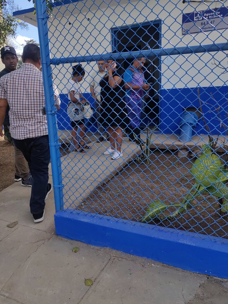 Visitamos nuevamente el #Rebombeo de 47 y 84, en el municipio #Marianao, dónde la Empresa Aguas Habana,  trabaja en su rehabilitación y colocación de un nuevo equipo de bombeo, para seguir mejorando el abasto de agua, presente personas de la comunidad #CubaEstáFirme #INRHCuba