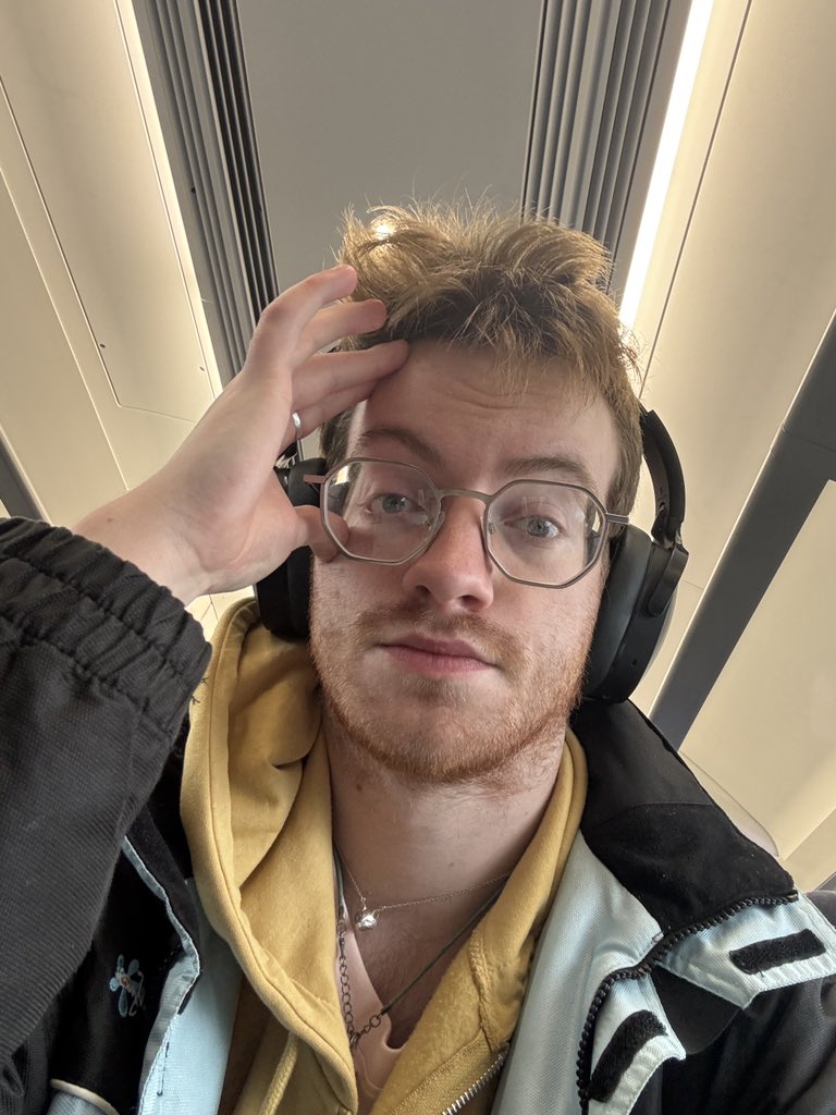 Lux 💙🦊🌻 tweet media