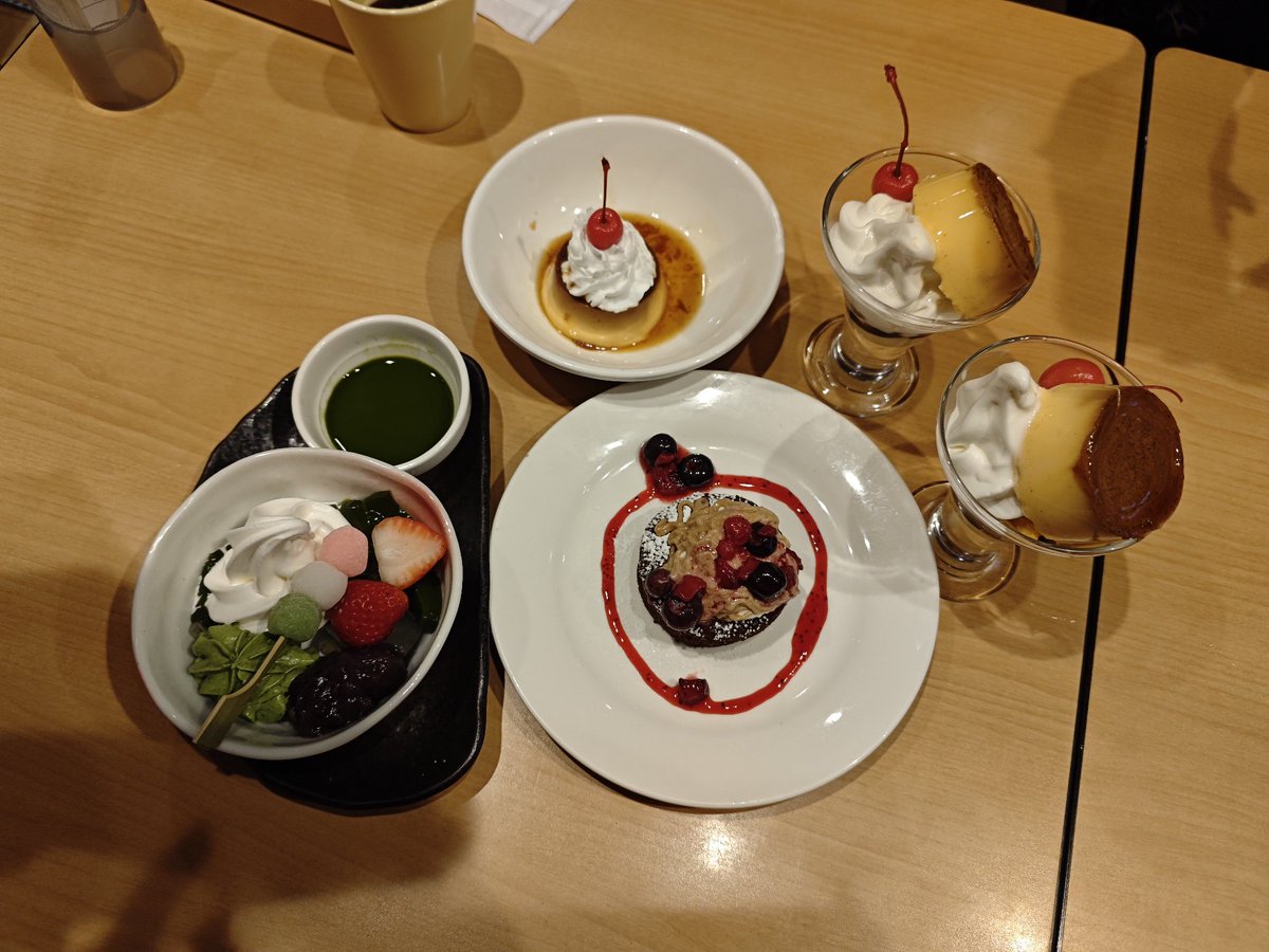 takumi1391's tweet photo. 三次会はお茶&スイーツ組でした。
ここでのヲタク話が楽しすぎた(笑)。
世代が大体三世代位に分かれてたけど、「アナタの世代からその話題出ますか?!」ってのがあったり、JSHCは奥が深すぎで本当に面白い。
#JSHCWeekend
#JSHC全国大会
#JSHC95全国大会 https://t.co/b0lGcOwuP7