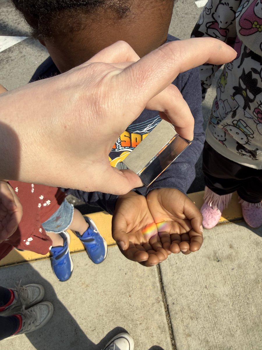 MrsArthur7's tweet photo. Have you ever touched a rainbow? Have you held one in your hands? All of the SFE kindergarten classes got a chance to do just that as they took turns coming to my classroom to learn all about the science behind rainbows and sunlight during our Spring Science Rotation Week. 🌈 🖐️ https://t.co/ehafPGeule