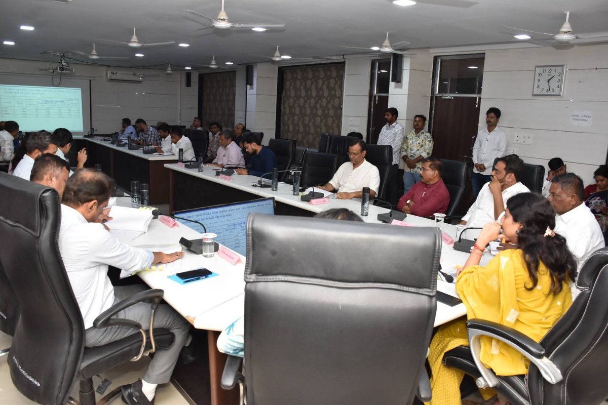 આજરોજ જિલ્લા પ્રભારીમંત્રી શ્રીમતિ. <a href="/Rivaba4BJP/">Rivaba Ravindrasinh Jadeja</a> જી ની અધ્યક્ષતા માં બોટાદ જિલ્લા કલેકટર કચેરી ખાતે જિલ્લા આયોજન મંડળની બેઠકમાં સહભાગી થઈ જિલ્લામાં ચાલી રહેલા વિવિધ વિકાસ કાર્યોની વિગતવાર સમીક્ષા કરી.