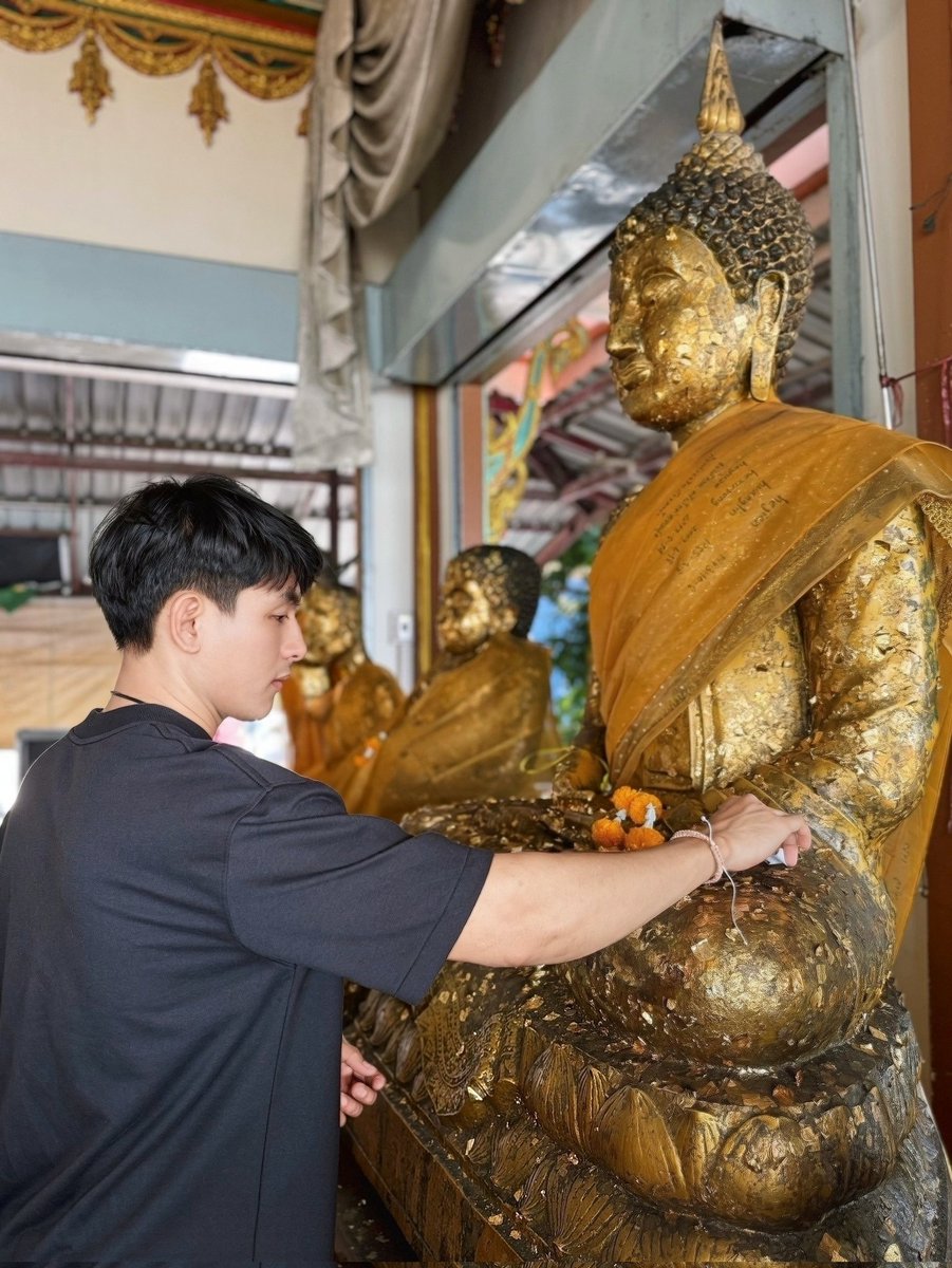 man Massage Off-site straight man tweet media