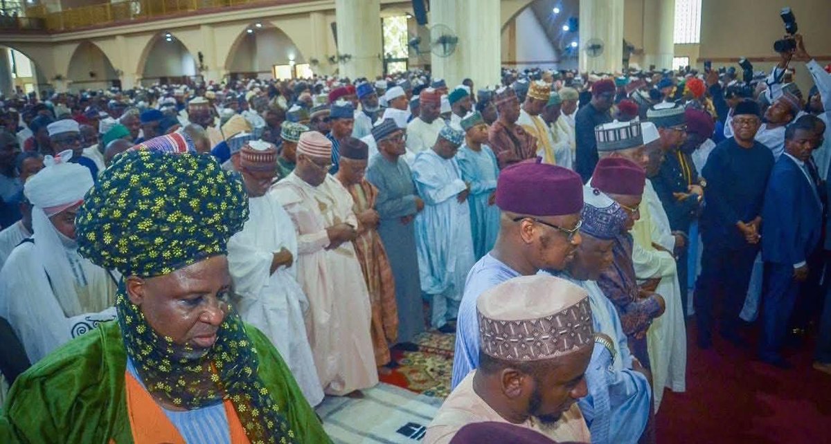 sroobeey's tweet photo. Na Peter obi I Dey see abi na my eyes? https://t.co/uDzto4TvNY