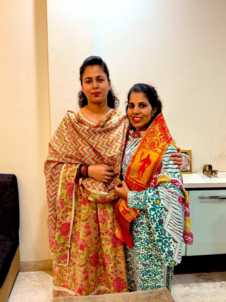 BaggaNeha's tweet image. आज निवास पर भारतीय जानता पार्टी महिला मोर्चा की सह सोशल मीडिया प्रभारी नियुक्त होने के पश्चात सौजन्य भेंट के लिए पधारी सुश्री एडवोकेट गायत्री ठाकुर को बधाई एवं सफल सार्थक कार्यकाल की शुभकामनाएँ दी।

#NehaBagga #MadhyaPradesh #Bharat