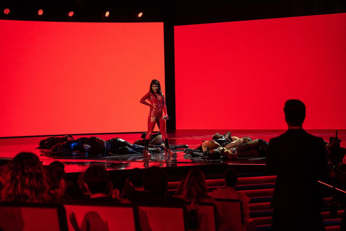 LALI presentando DISCIPLINA en los Premios Platino - 2022 ❤️🔥
<a href="/lalioficial/">Lali</a>