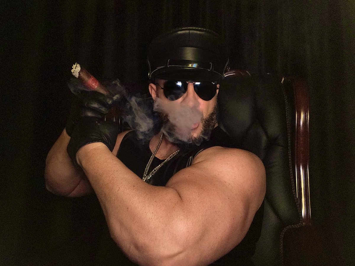 Dommuscleleather tweet media