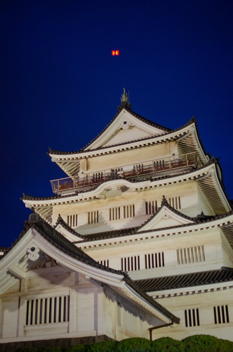 小さいディアボロ、見えないーって言ってたけど城より(たぶん)高く飛ばしてキャッチ!!!!
ラストがんばれーの声援が沢山聞こえて
技が決まった時の歓声すごかった。
くるくるまわりまくってのディアボロの技。
かっこ良かった。

#PERFORMERさぶれ さん
#千葉城さくら祭り