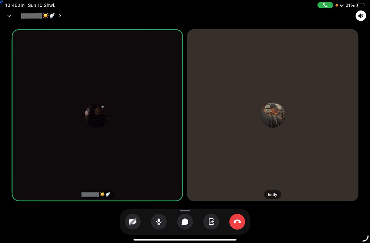 ‏ holly.ฟอส tweet media