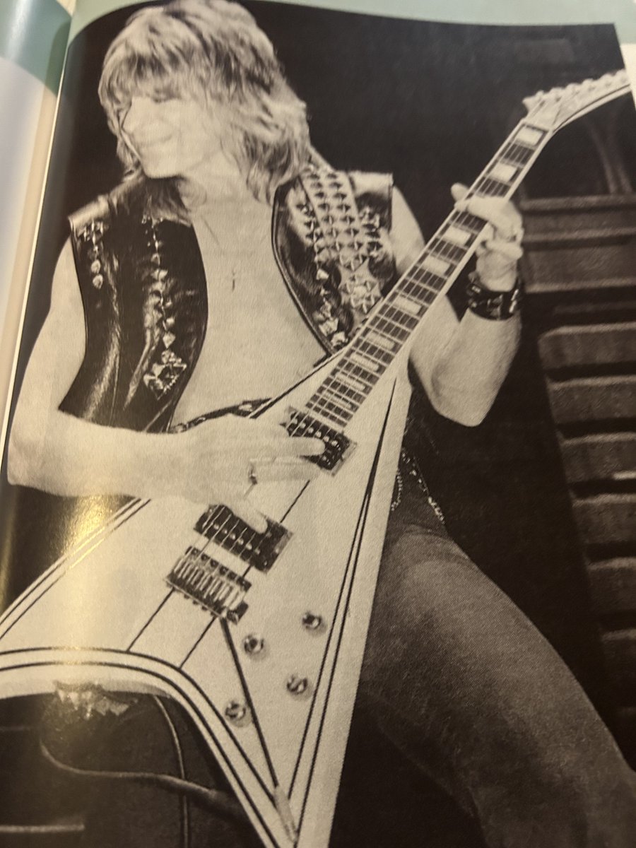 Guitarbizon tweet media