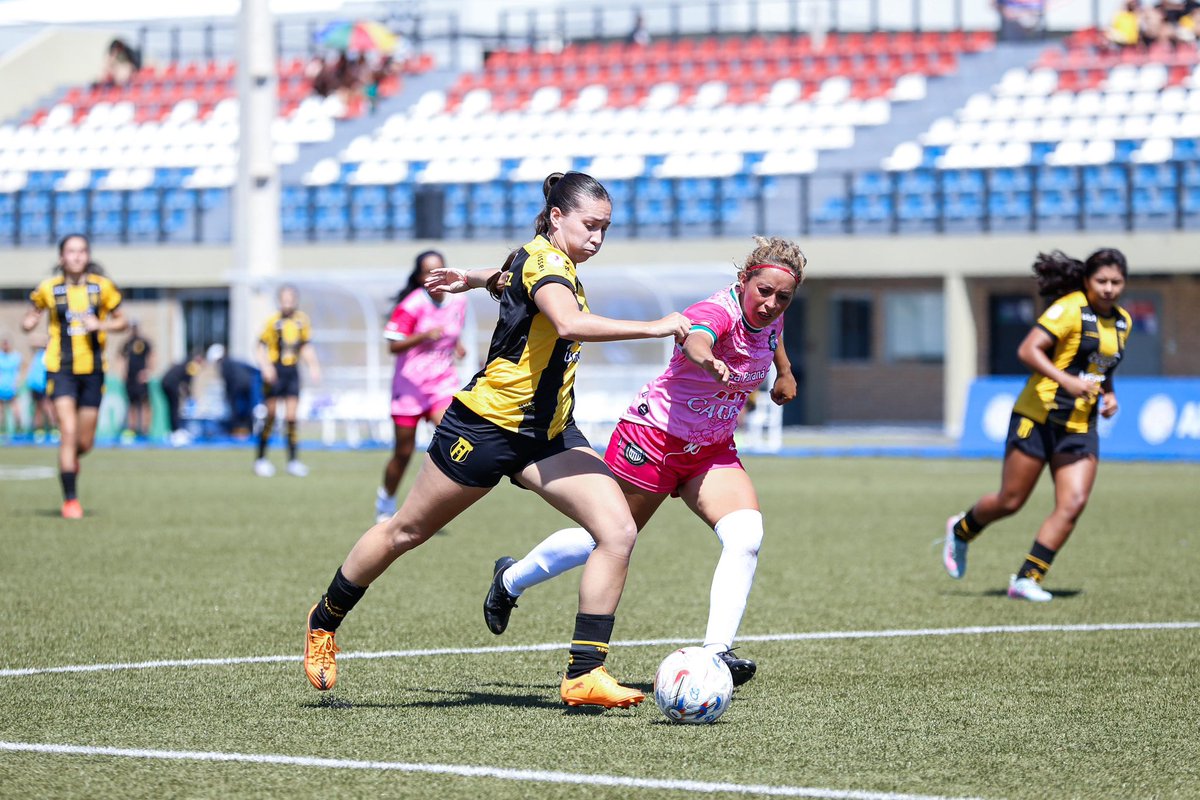 FÚTBOL FEMENINO APF 

Victoria de Guaraní sobre Rubio Ñú 1-0 por la Fecha 3 del torneo. 

#HayFutbolpy