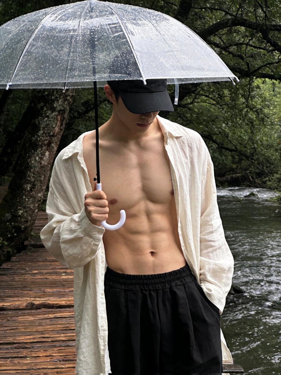 wangke586's tweet photo. 下雨天可以这样拍
＃男生约拍 ＃男大生约拍 ＃昆明私房 https://t.co/9wYoPsoLjF