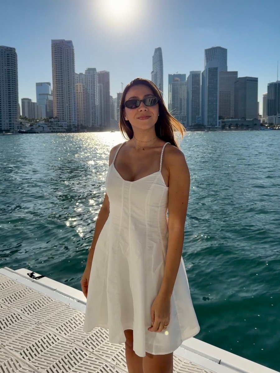 Laura Rodriguez🌴 tweet media