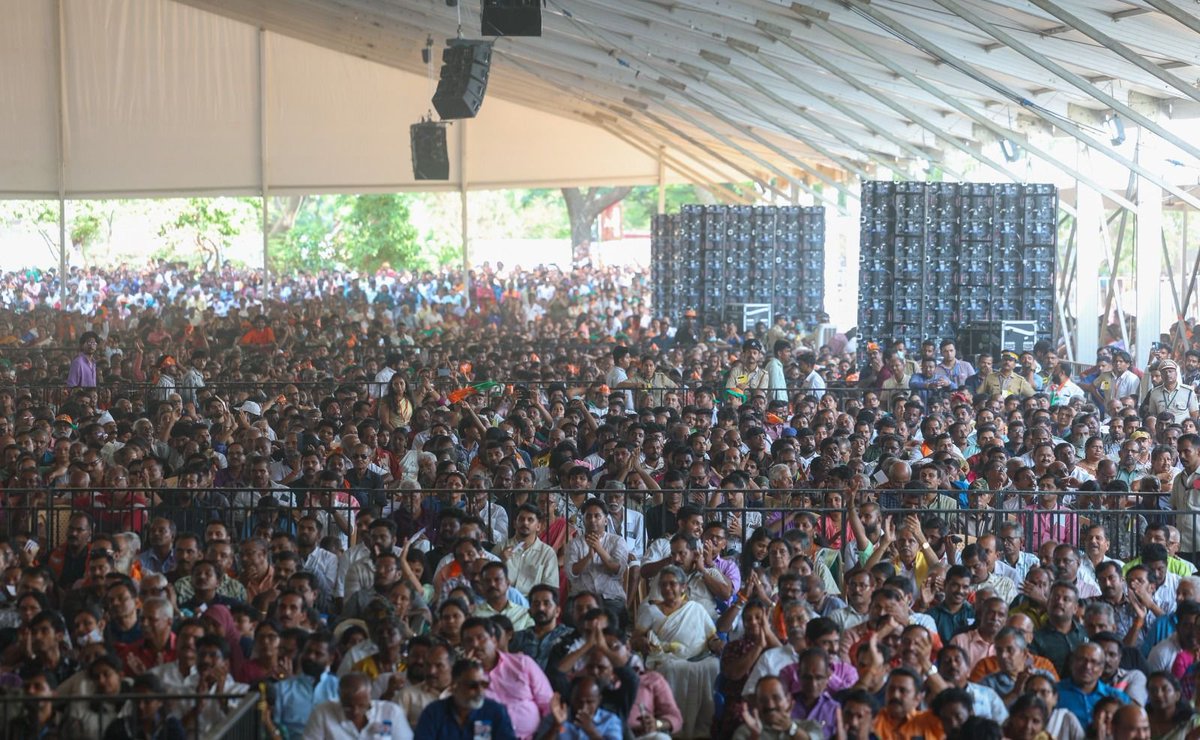 Narendra Modi tweet media