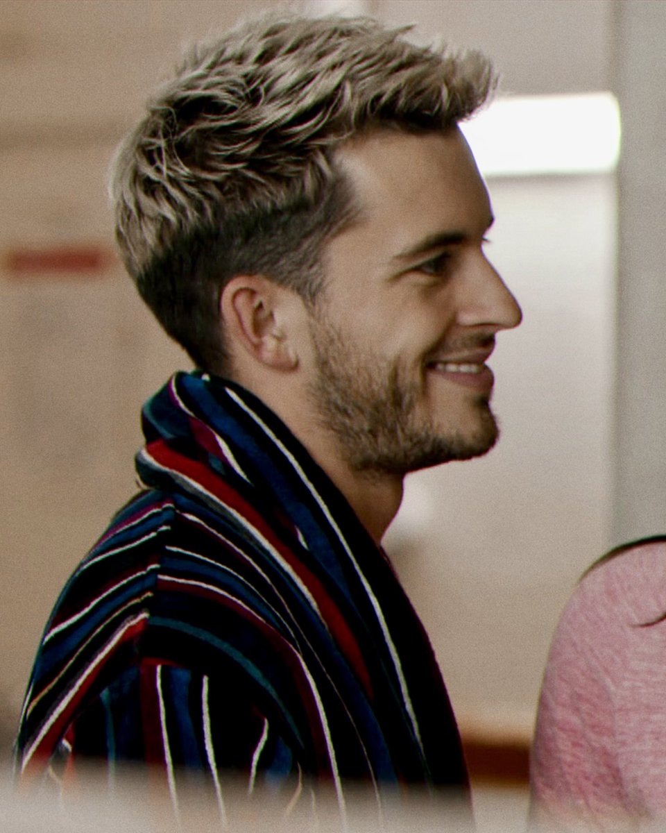 jbaileydaily's tweet image. Happy ✨Sam Sunday✨ everyone!

📸: Screencapped and edited by me.

#jonathanbailey #samsunday