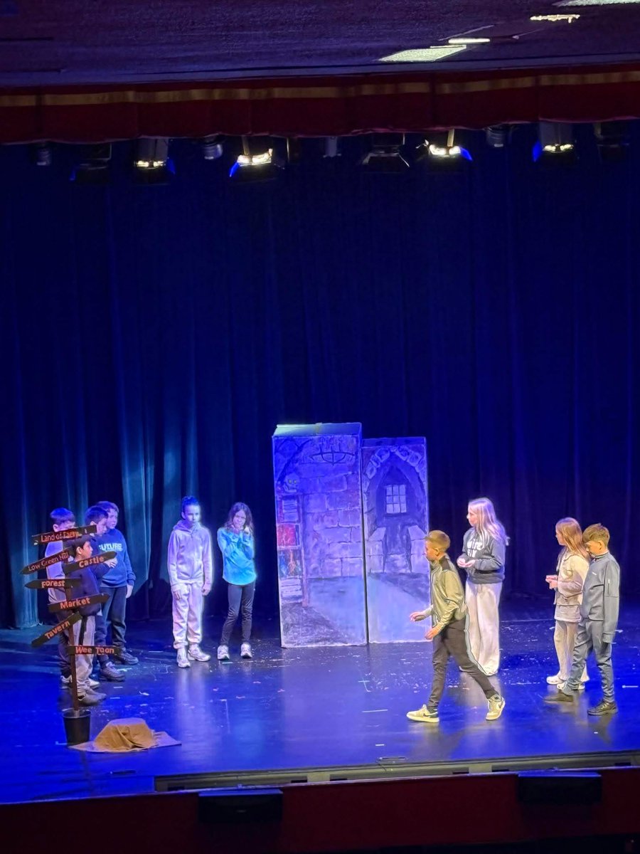 dalips_elc's tweet photo. Our drama troupe has arrived safe and sound in East Kilbride and straight into a dress rehearsal. All go for our wee stars! ❤️💜🌟 @abc_OCTF https://t.co/PUt1JktLj7