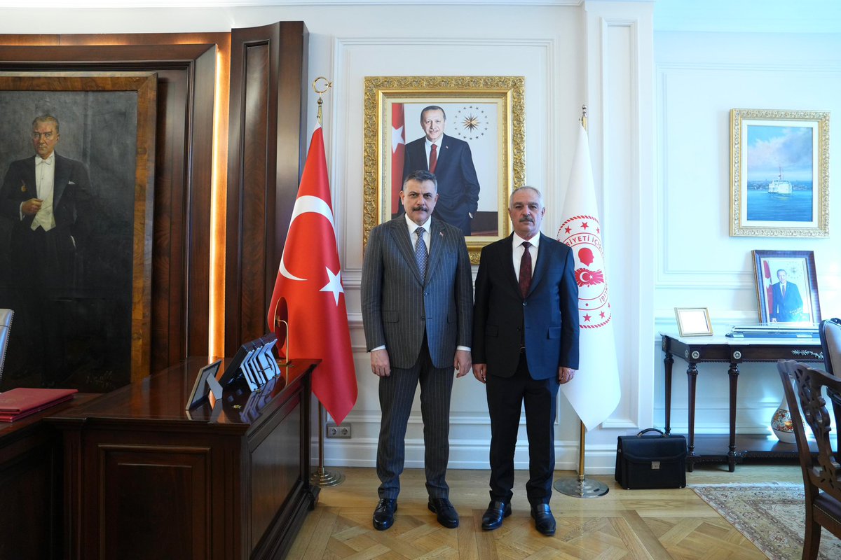 BegendikBld's tweet photo. Belediye Başkanımız sn. Gürgün ÖZDEMİR, Milletvekilimiz sn.Mervan GÜL, İl Başkanımız sn.Av. Bahri Caner ÖZTURAN, İlçe ve Belde Başkanlarımız ile birlikte İçişleri Bakanımız sayın Mustafa ÇİFTÇİ beyi makamında ziyaret ederek yeni görevinde Hayırlı olsun ziyaretlerinde bulundular. https://t.co/3VatBBS6I5