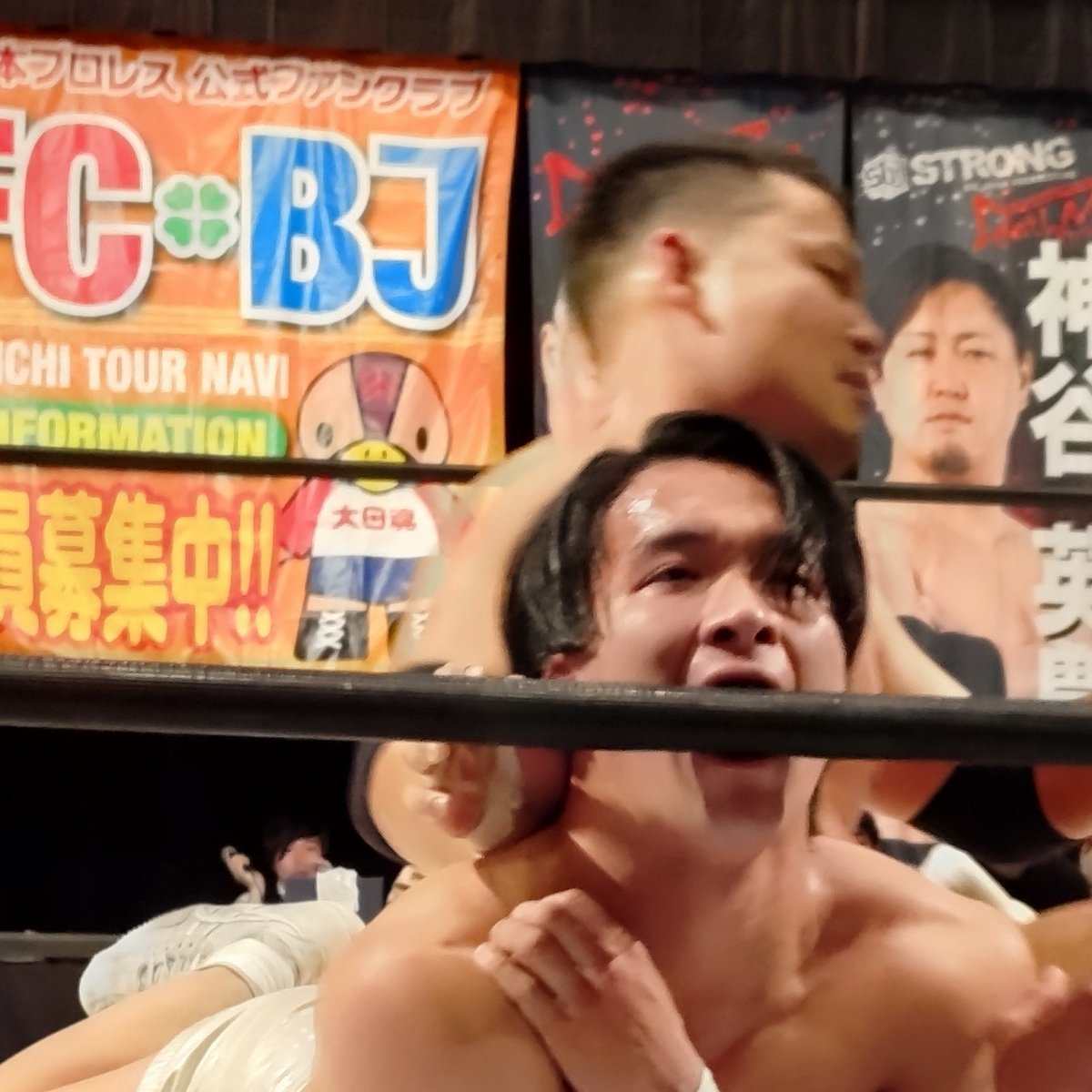 3月29日 #大日本プロレス 名古屋大会
両手が塞がれてたので、口でロープエスケープ😲
関茂選手に凄みが出てきました😆
#bjw