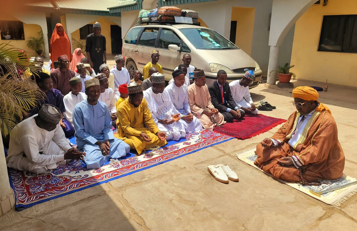 Maidiwanigroup's tweet photo. Shehu Isma’ila Umar Almaddah (Mai Diwani) Akan Hanyarsu ta Zuwa Bida Ya Gaisa da Yan'uwa Na Garin Minna Jihar Neja Anyi Addu'a ga Shehu Nafiu Minna Allah Ya Kara Mai Lafiya Ba'asamu zuwa Amma In Allah Ya yarda in aka dawo Shekara mai zuwa za'aje a ziyarce shi 
Lahadi, 29/03/2026 https://t.co/Pj6LemfaO8