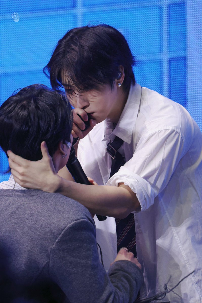 katerina/•᷅•᷄\੭ tweet media