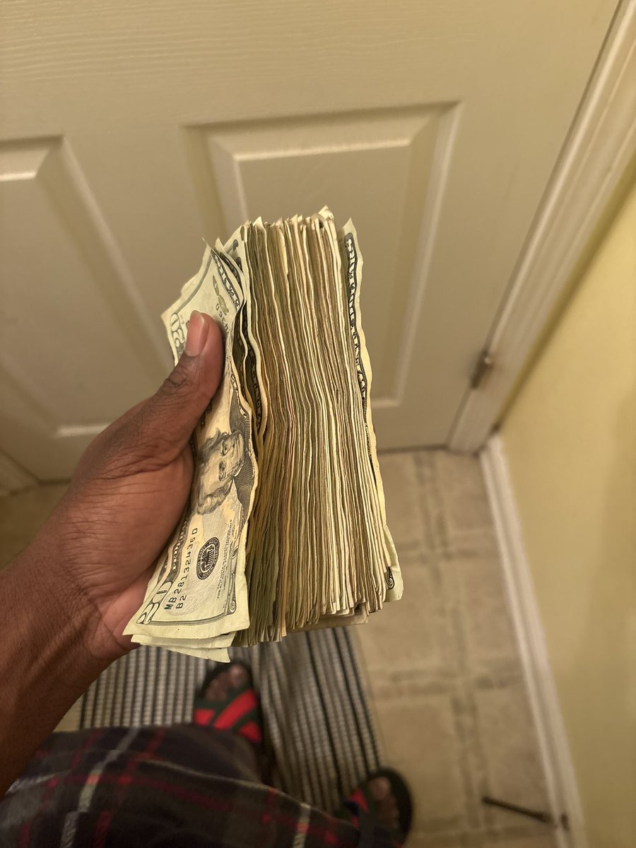 mikefazooo's tweet photo. shit these days i jus get money and smoke all day jus praying for better days https://t.co/PK05OuQQy1