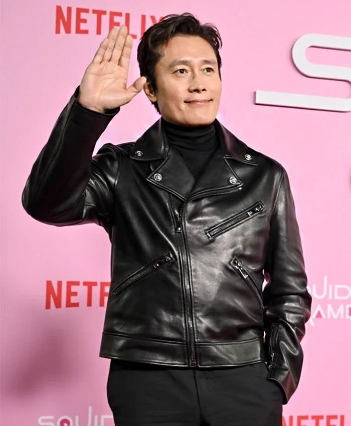 lee byung-hun wears 🤎 tweet media