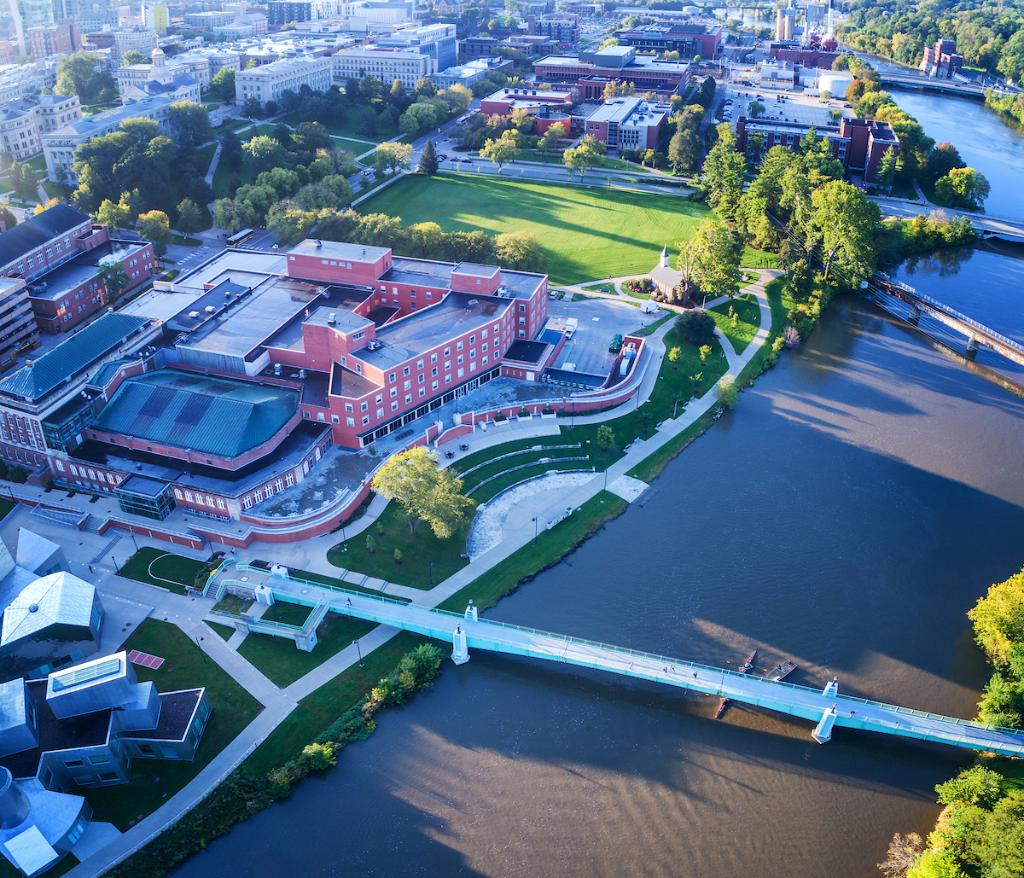 uiowa's tweet photo. 1,900 acres of views like this ✨ https://t.co/YdYxRUhgQB