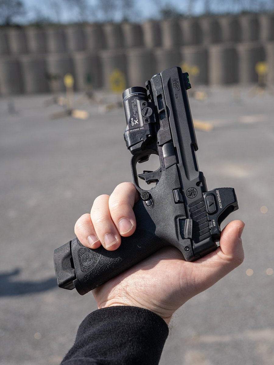 Smith & Wesson Inc. tweet media