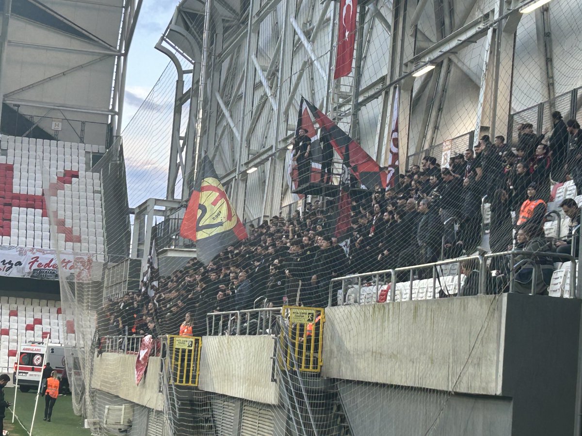 Mesele Maça bir gün önce gelmek  değil.. mesele maça tüm taraftarı içeri almak …  <a href="/Eskisehirspor/">Eskişehirspor</a>