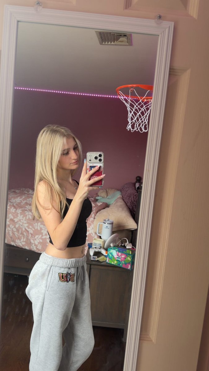 gabbybord's tweet photo. Try and hit the 3 pointer 😉 https://t.co/c5s6WpxHLn