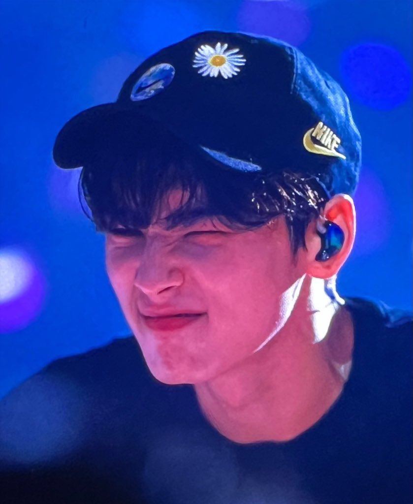 Luma7677's tweet photo. @CHAEUNWOO_offcl Happy birthday baby, I love you so much, I hope you're doing well and eating well, may you have many more years, I'll be waiting for you here..!  😘 https://t.co/k7EFqqn6mW