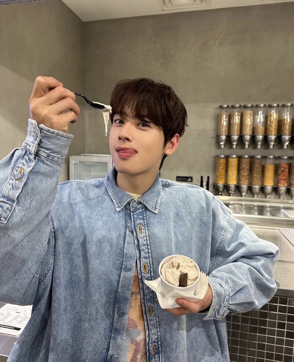 krn_azb's tweet photo. 생일 축하해🎂
부디 예쁜 것만 보고 예쁜 말만 듣길🥺
언제라도 사랑해💙
#HAPPYCHAEUNWOODAY
#언제나_너의편_소중한_은우데이 
#차은우 #CHAEUNWOO
#아스트로 #ASTRO
@CHAEUNWOO_offcl https://t.co/oQlfo6OB13