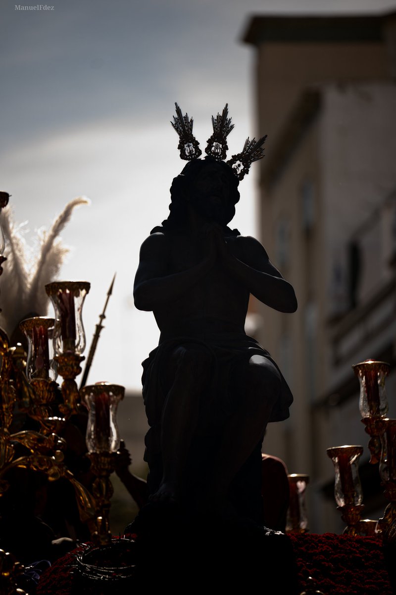 Triana llora tus Penas.

<a href="/hdadlaestrella/">La Estrella</a>