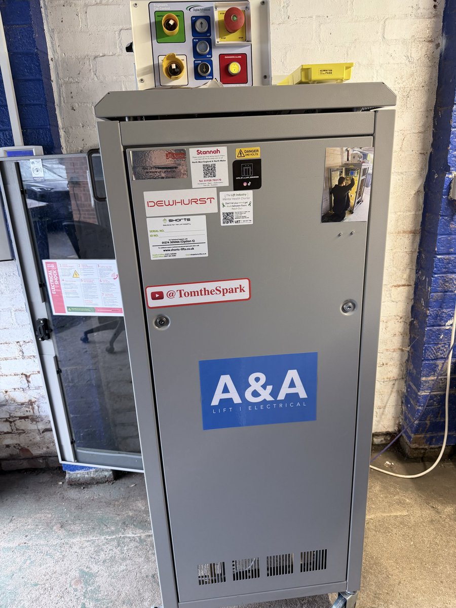 callum99simo's tweet photo. @AAElectricalUK have joined the Mec 32 #allontheboard with a huge sticker! Loud and proud welcome to the board! https://t.co/Q207l5AWrD