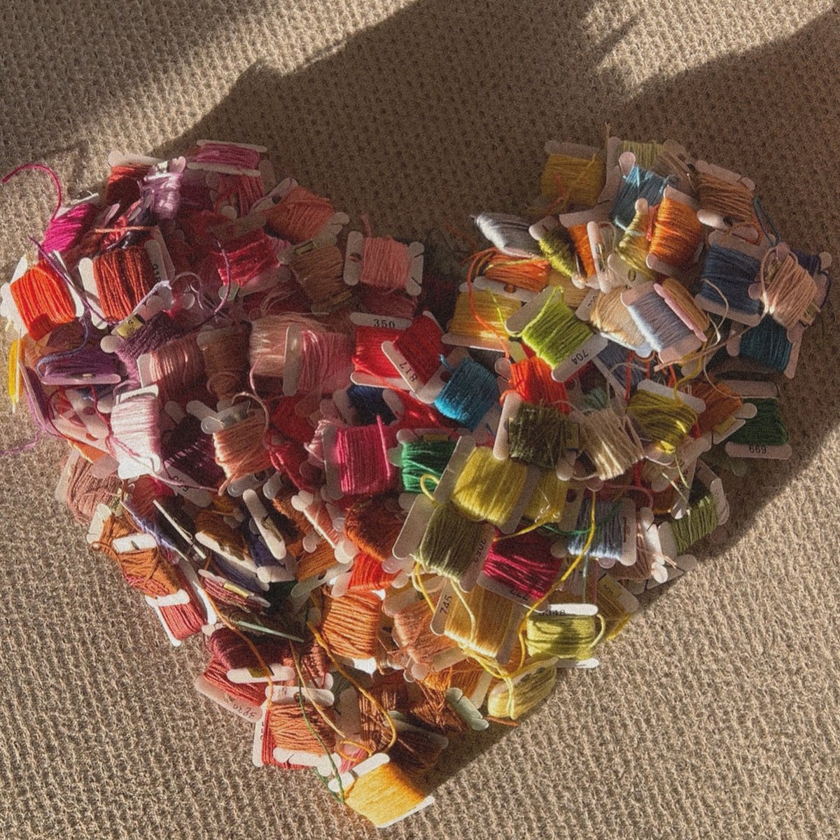 ahadl3's tweet photo. انغمس فيما تحب، فهناك تُشفى 
دون أن تشعر. ✨
#تطريز #تطريز_يدوي https://t.co/87pKbQk6qJ