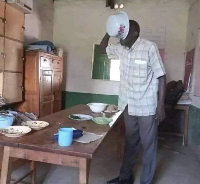 mwinezadoc's tweet photo. Guess the subject he teaches ?😂😂😂 https://t.co/WYboNyq35v