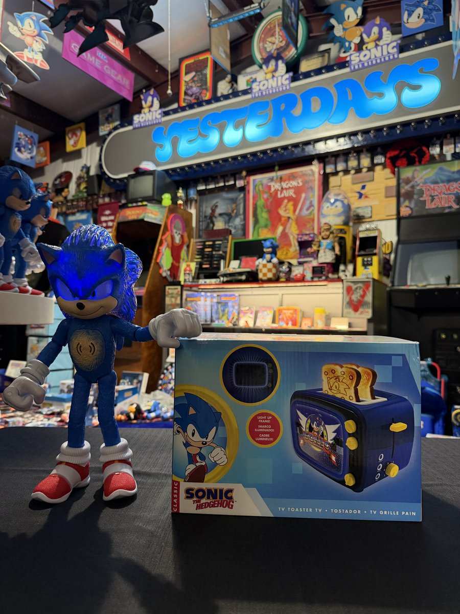 1992_sonic's tweet image. Have some toast with your favorite hedgehog for breakfast with this awesome CRT TV themed toaster from @uncannybrands ! #sonicthehedgehog #sega #toaster #breakfast #sonicstyles