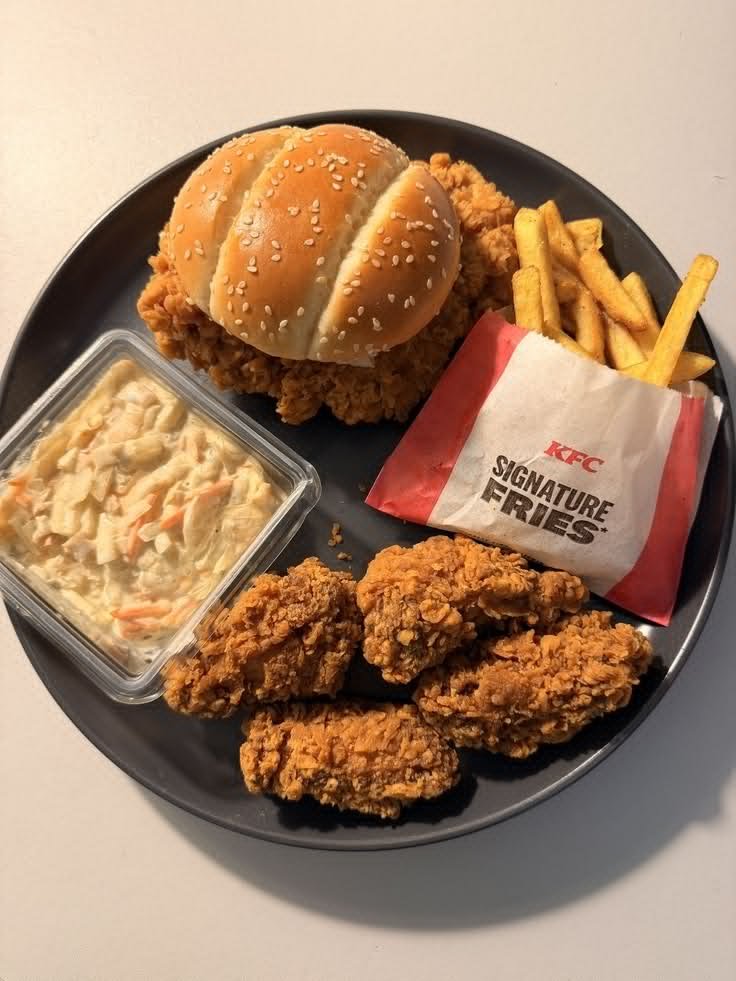 《¡! ❞V̴̹̠̓͆̏́̓̃ͅertigo¡! ❞》 tweet media