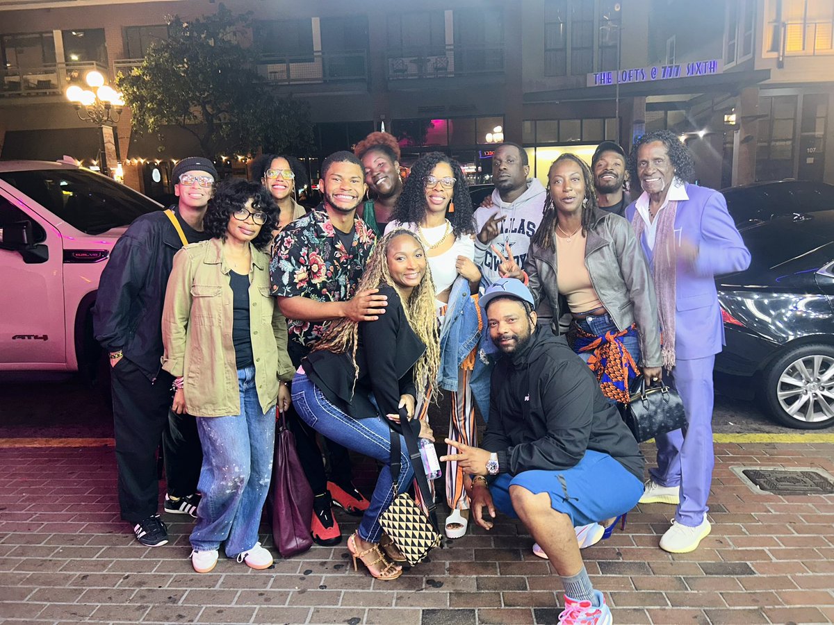 NICHELLEMURDOCK's tweet photo. It was vibe for us last-night in San Diego! Intimate crowd, HUGE laughs! S/O to host Jonnae Thompson, Important Jordan &amp; all the comics who rocked the mic @CrackemupLA 

Next show 4/25
NL Yellow Door https://t.co/1m7C9FWRKi