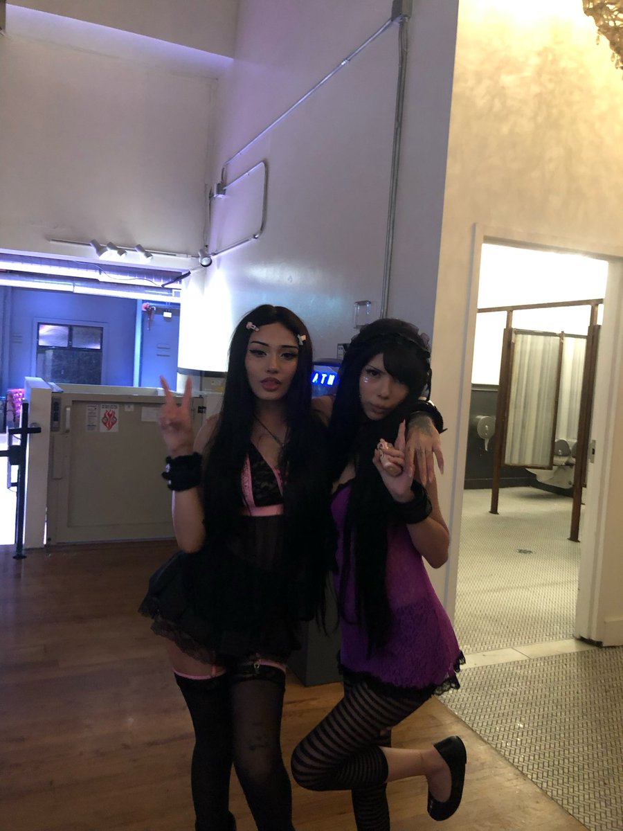 （；_・） tweet media