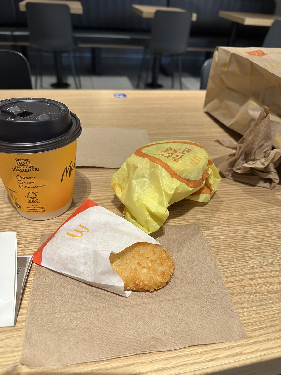 EllieJapan2022's tweet image. Breakfast at MacDonalds with my love in our neighborhood.

#MacDonalds #coffee #breakfastset #familytime #inourneighbor #yummy #togo #sosageeggmuffin