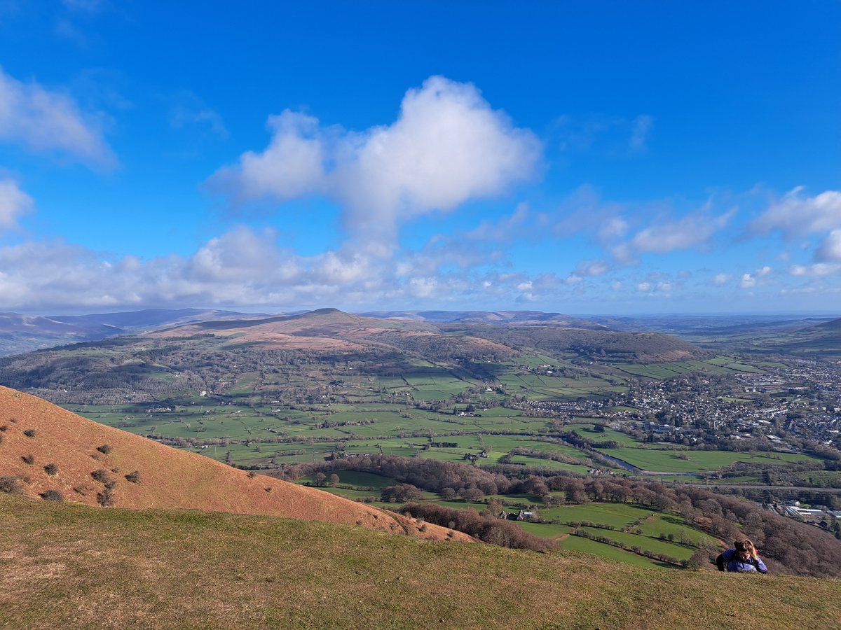 Walk4ECMO's tweet photo. Fantastic day yesterday on South Wales 3Peaks Trial - hiking Blorenge, Sugar Loaf and Skirrid Fawr in #Abergavenny. As every in my Walk4ECMO hat, supporting the incredible people saving lives with ECMO @GSTT_ICU @GSTTCharity https://t.co/Iix0WTGXYe
