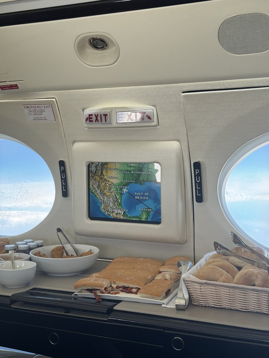 EventHorizon618's tweet photo. @cremieuxrecueil @elonmusk I’m literally using starlink on our PJ right now flying over the gulf lol and it’s the best thing ever https://t.co/pupMBIBZFT