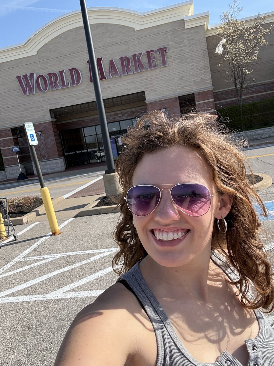 daisysinclair69's tweet image. Definitely a way different picture and trip from last time I was here😅🫣

#ThrowbackVibes #DifferentEnergy #ThenVsNow #GlowUp #LifeChanges #RealLife #DaisySinclair #DayOut #Unfiltered