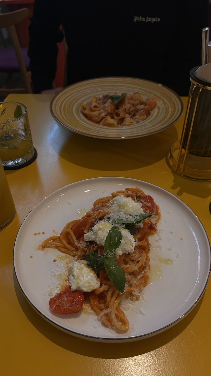 modela 👄 tweet media